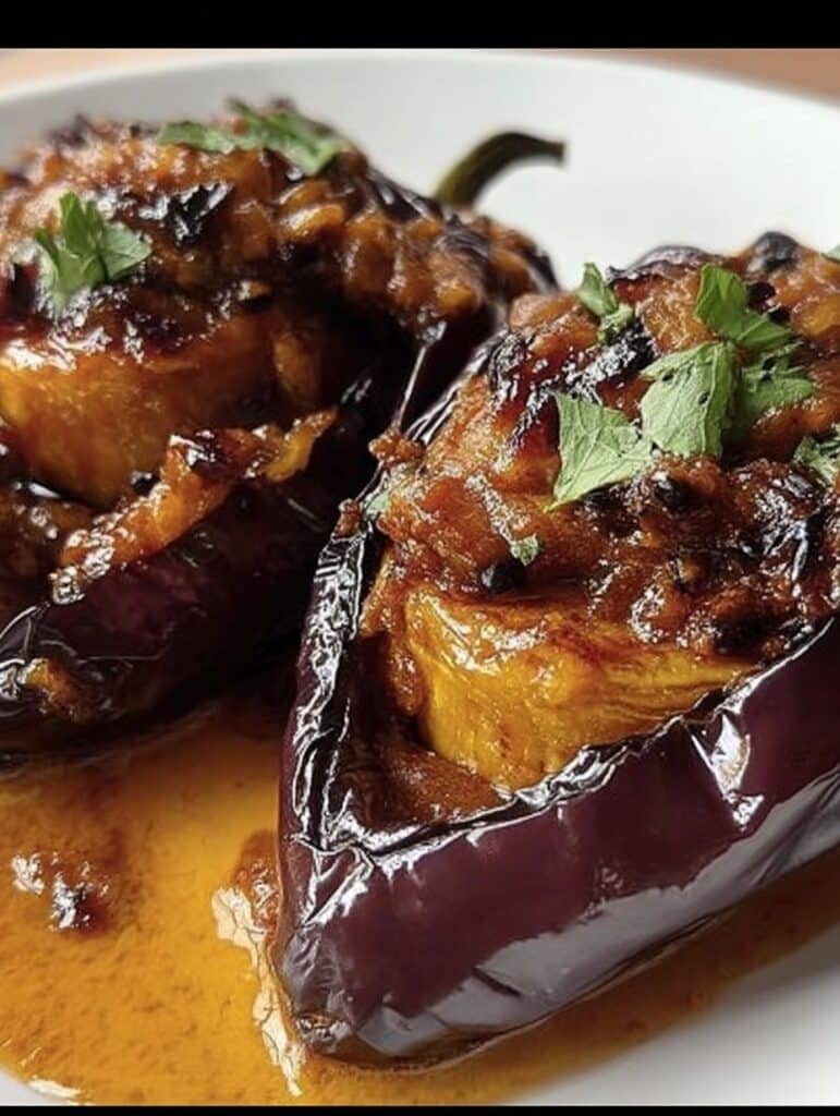 Chile ancho relleno de plátano macho servido en un plato con crema y queso fresco encima.